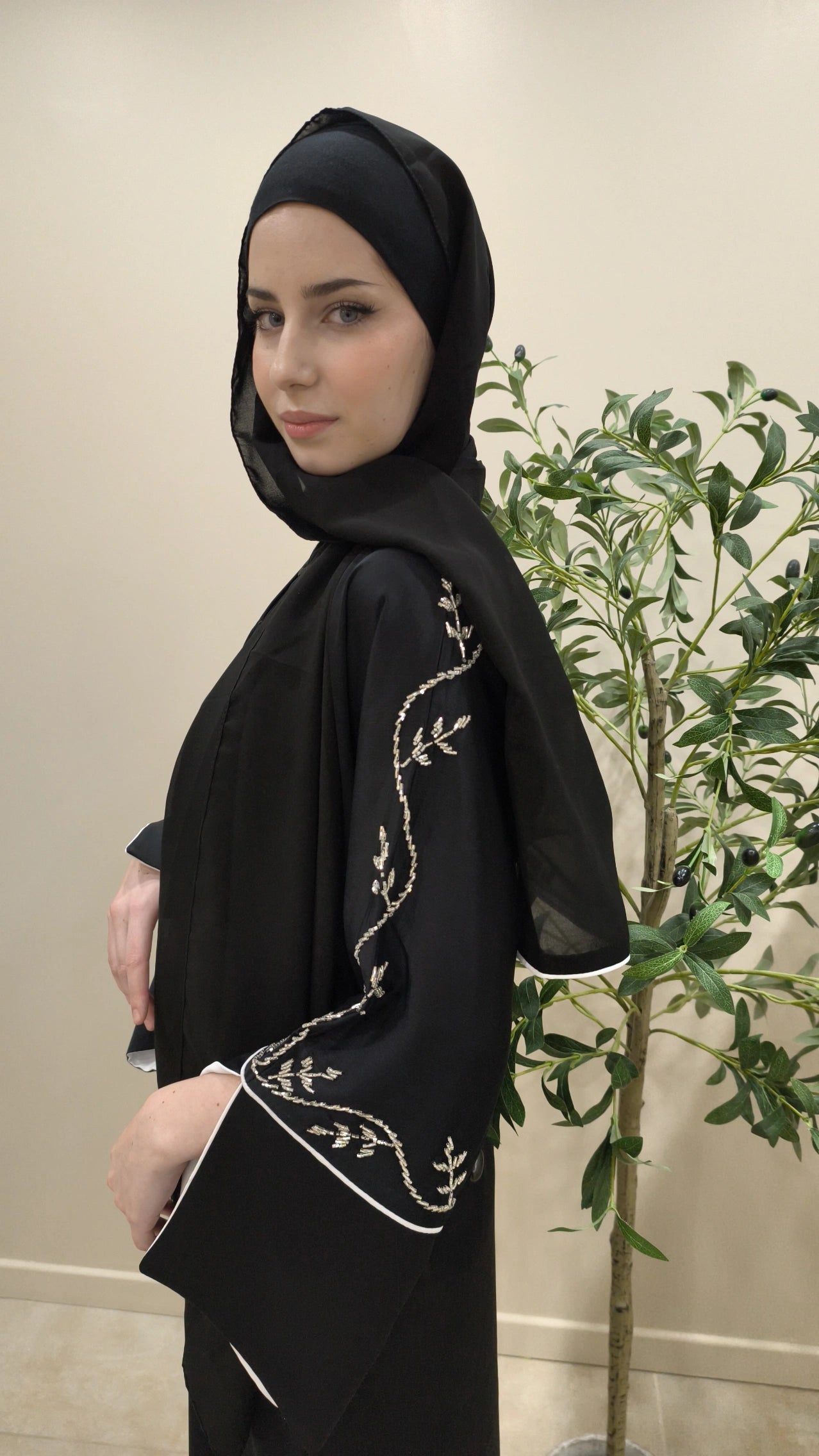 Abaya Lina