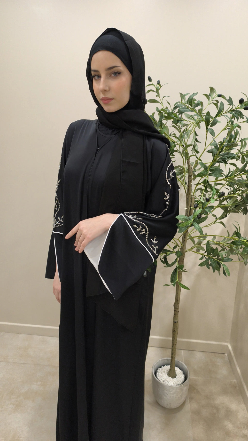 Abaya Lina
