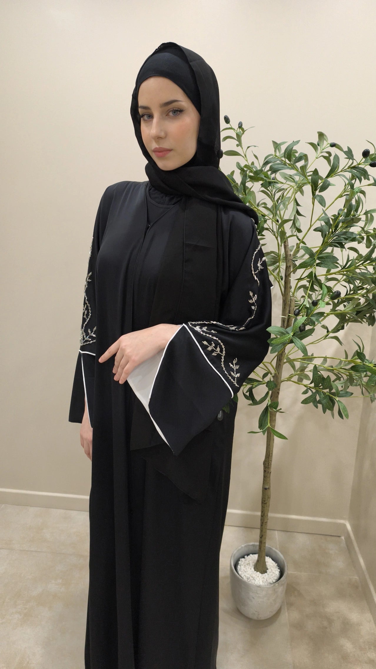 Abaya Lina